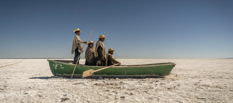QOTZUÑI: PEOPLE OF THE LAKE